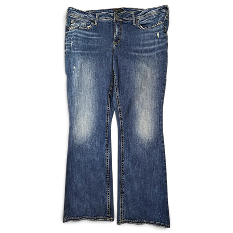 JAKE & IPI Silver Jeans Co. Elyse Slim Boot -farkut, keskisininen pesu ja kulutetut yksityiskohdat