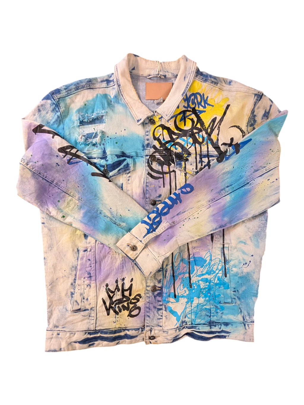 JAKE & IPI Smoke Rise denim jacket with tie-dye effect, graffiti print, distressed details, and a classic collar.