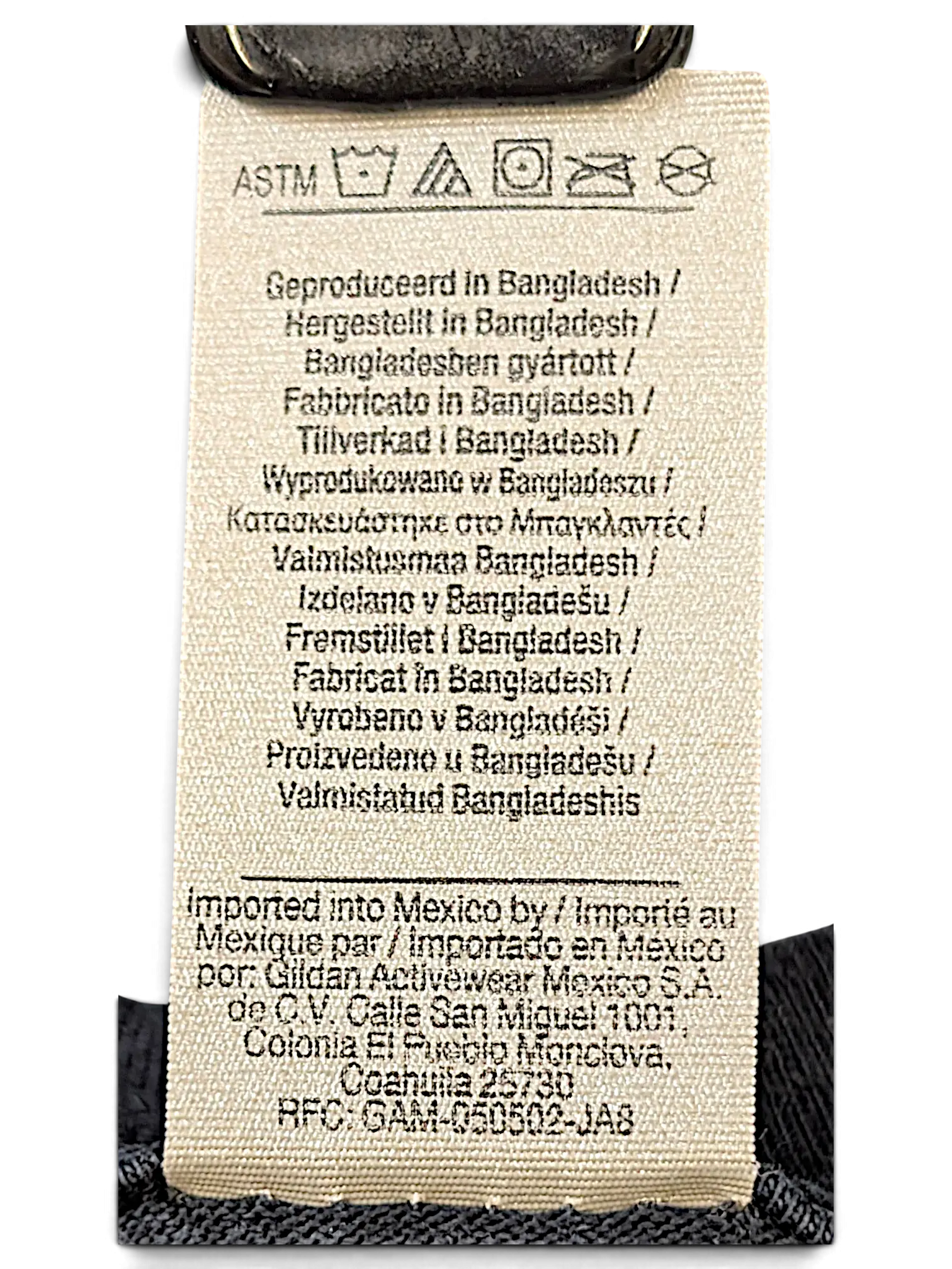 JAKE & IPI IBE Vitunleija T-Shirt garment care and origin label with multilingual text and washing instructions