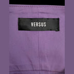 JAKE & IPI Versus Versace violetti puuvillainen istuva mekko vetoketjuolkaimilla ja kultaisilla yksityiskohdilla. Koko IT 42.