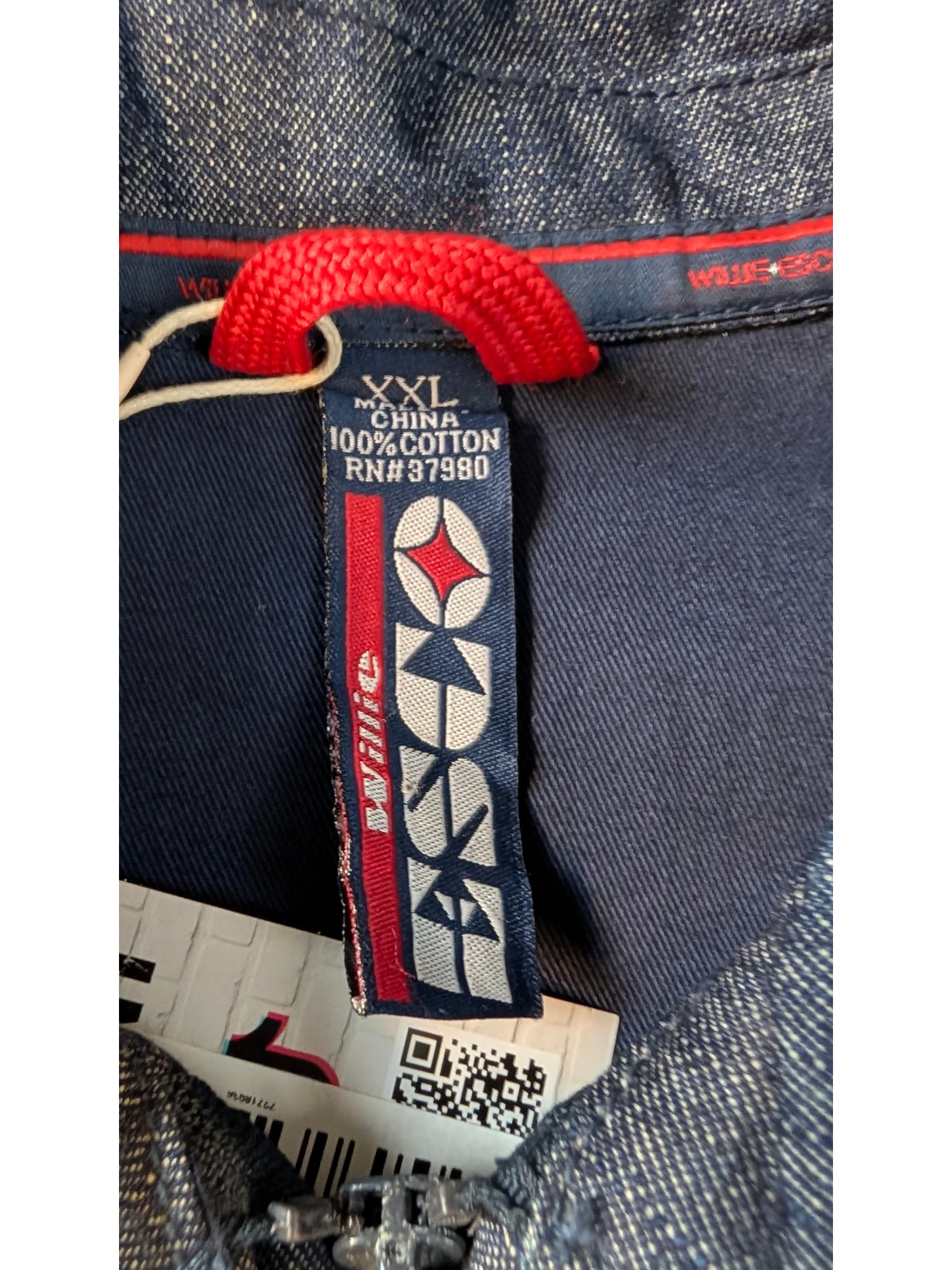 JAKE & IPI Willie Esco denim jacket, 100% cotton, size XXL, with red loop hanger and brand tag.