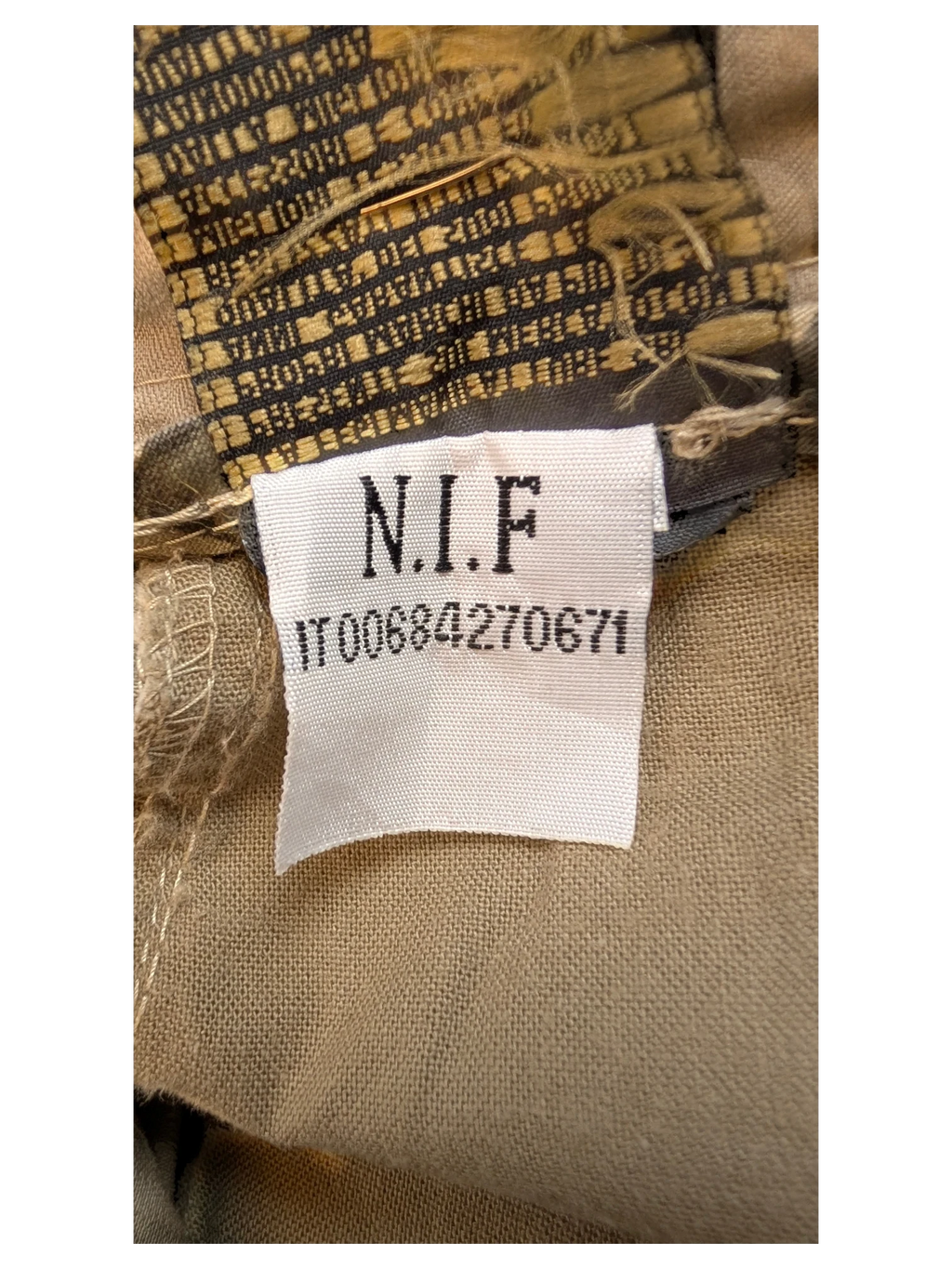 JAKE & IPI WPN cargo pants in beige, size EU 42. Features a woven inner label with N.I.F and Italian VAT number.
