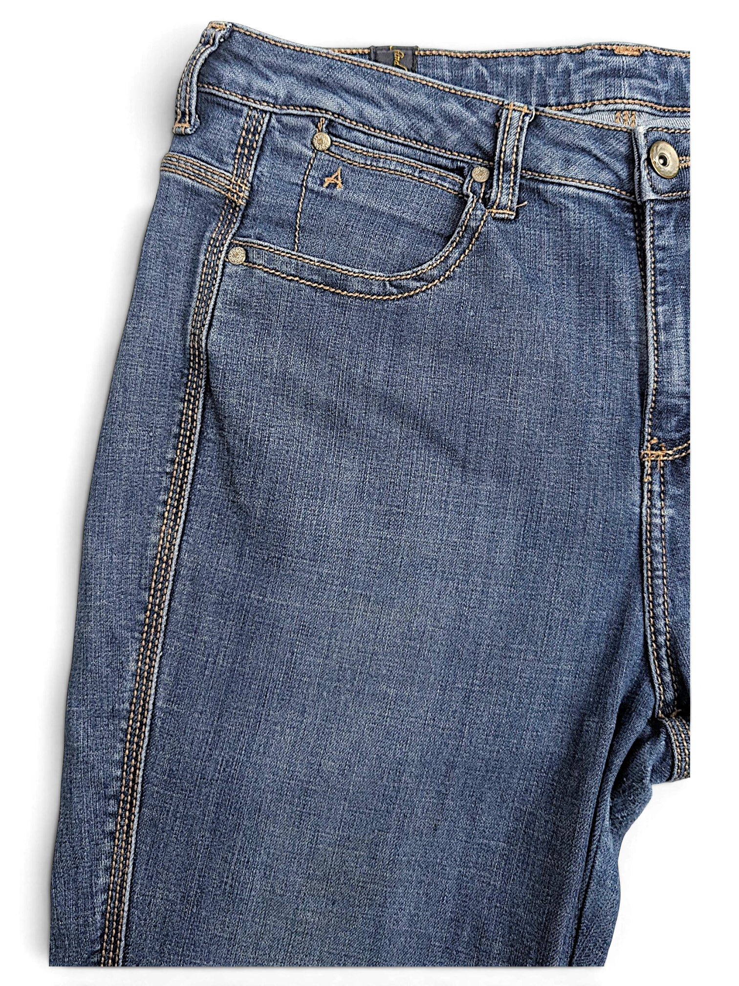 JAKE & IPI pre-owned Wrangler Aura mid blue bootcut jeans with contrast stitching and front pocket detail