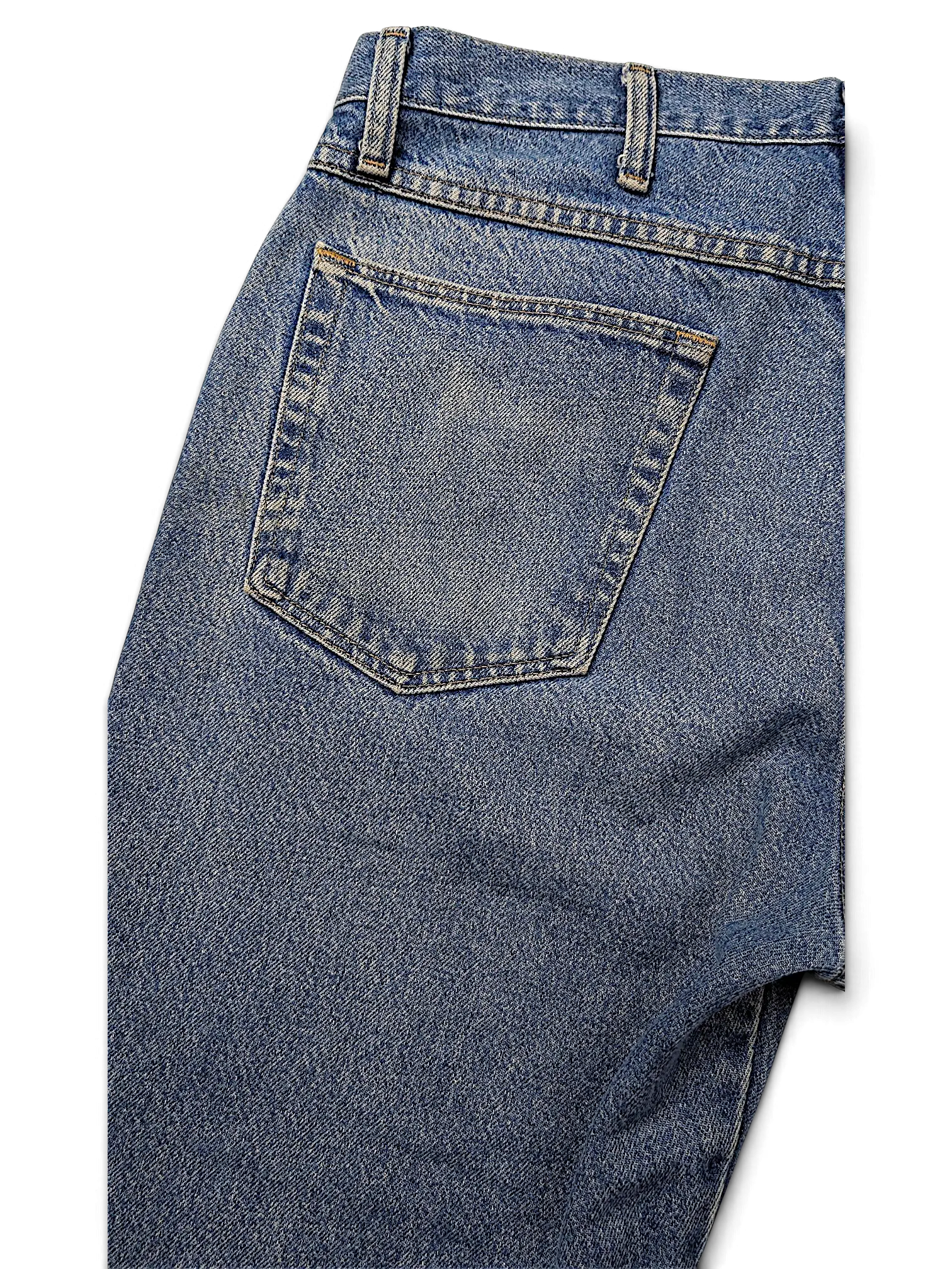 JAKE & IPI Wrangler 96501DS blue denim jeans featuring a classic back pocket and durable cotton construction