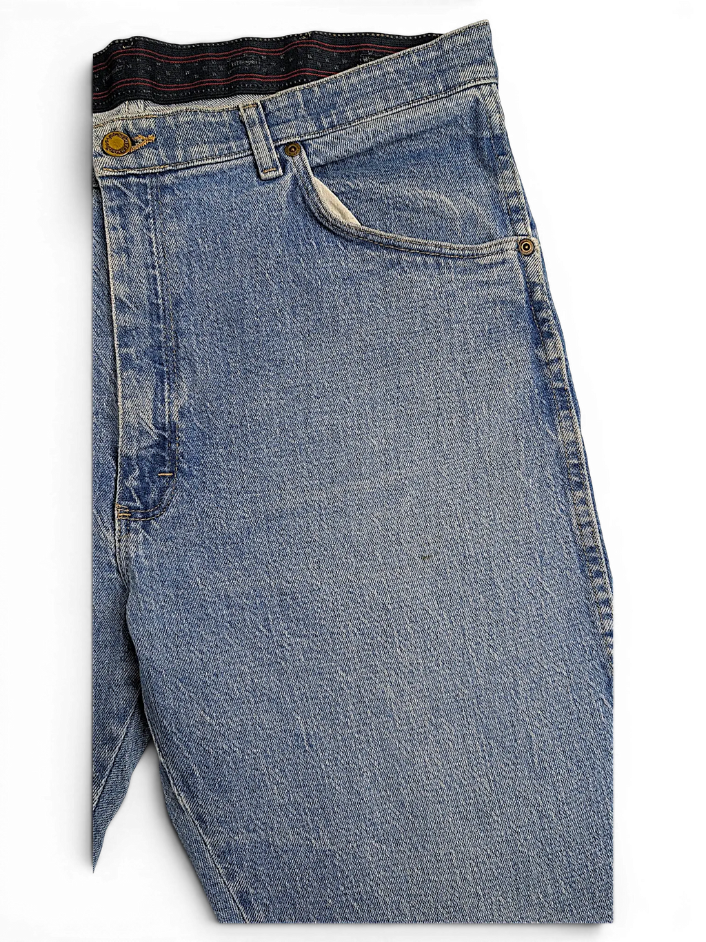 JAKE & IPI Wrangler regular fit blue denim jeans with a classic five-pocket design and metal button closure.