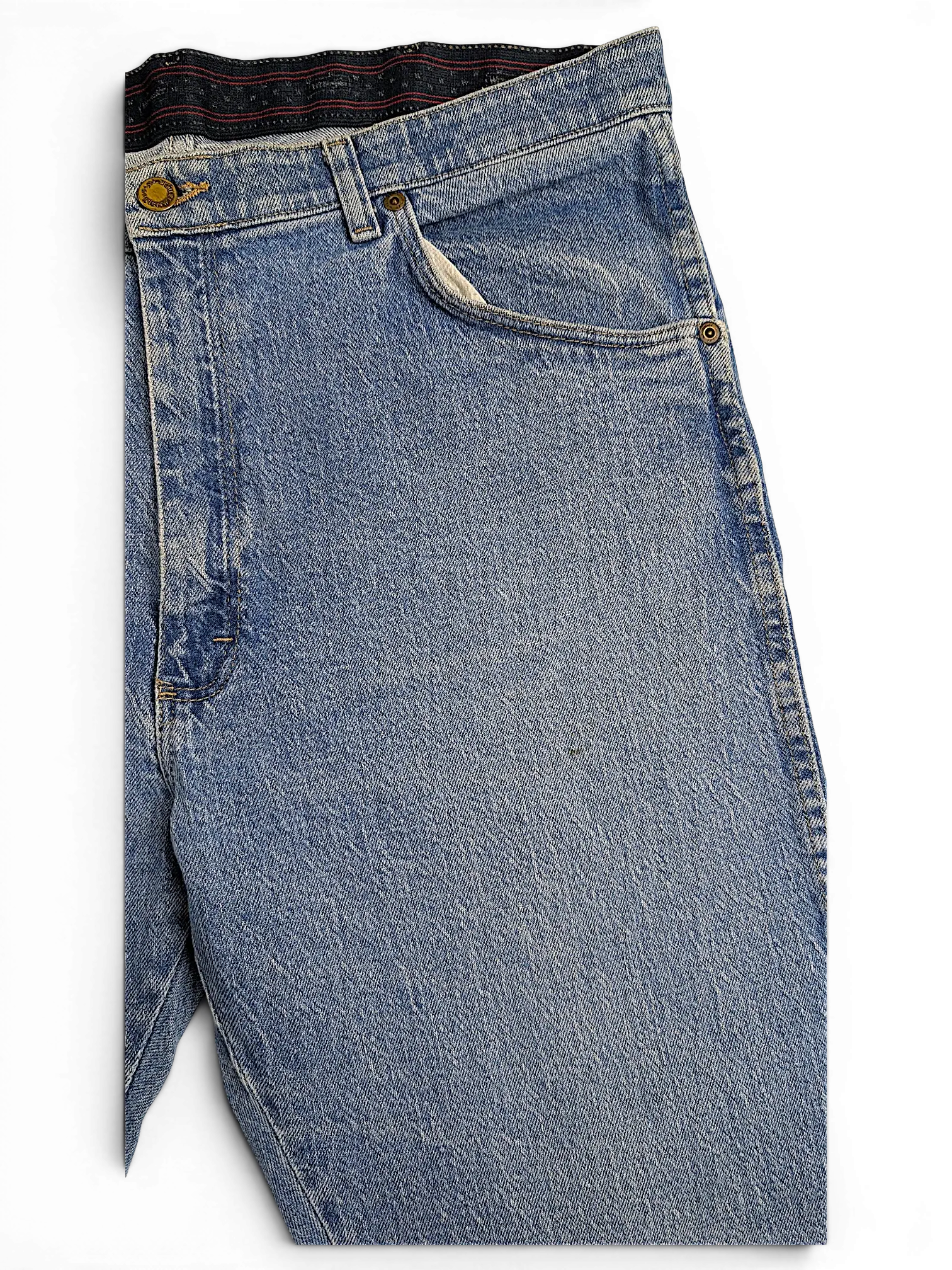 JAKE & IPI Wrangler regular fit blue denim jeans with a classic five-pocket design and metal button closure.