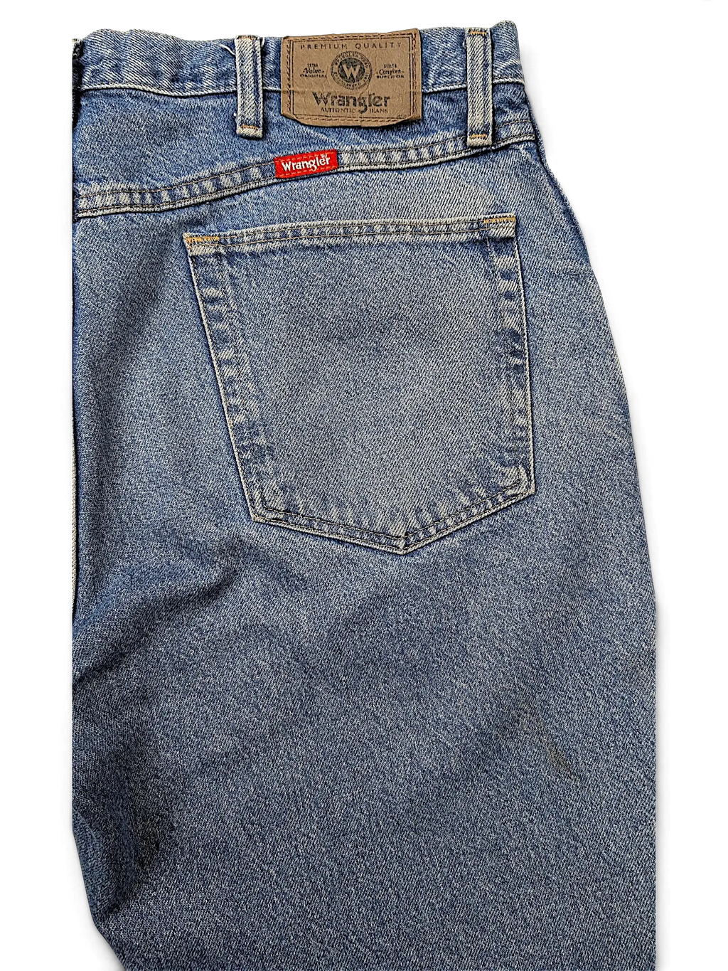 JAKE & IPI Wrangler 96501DS blue denim jeans featuring a leather back patch and classic red logo tab