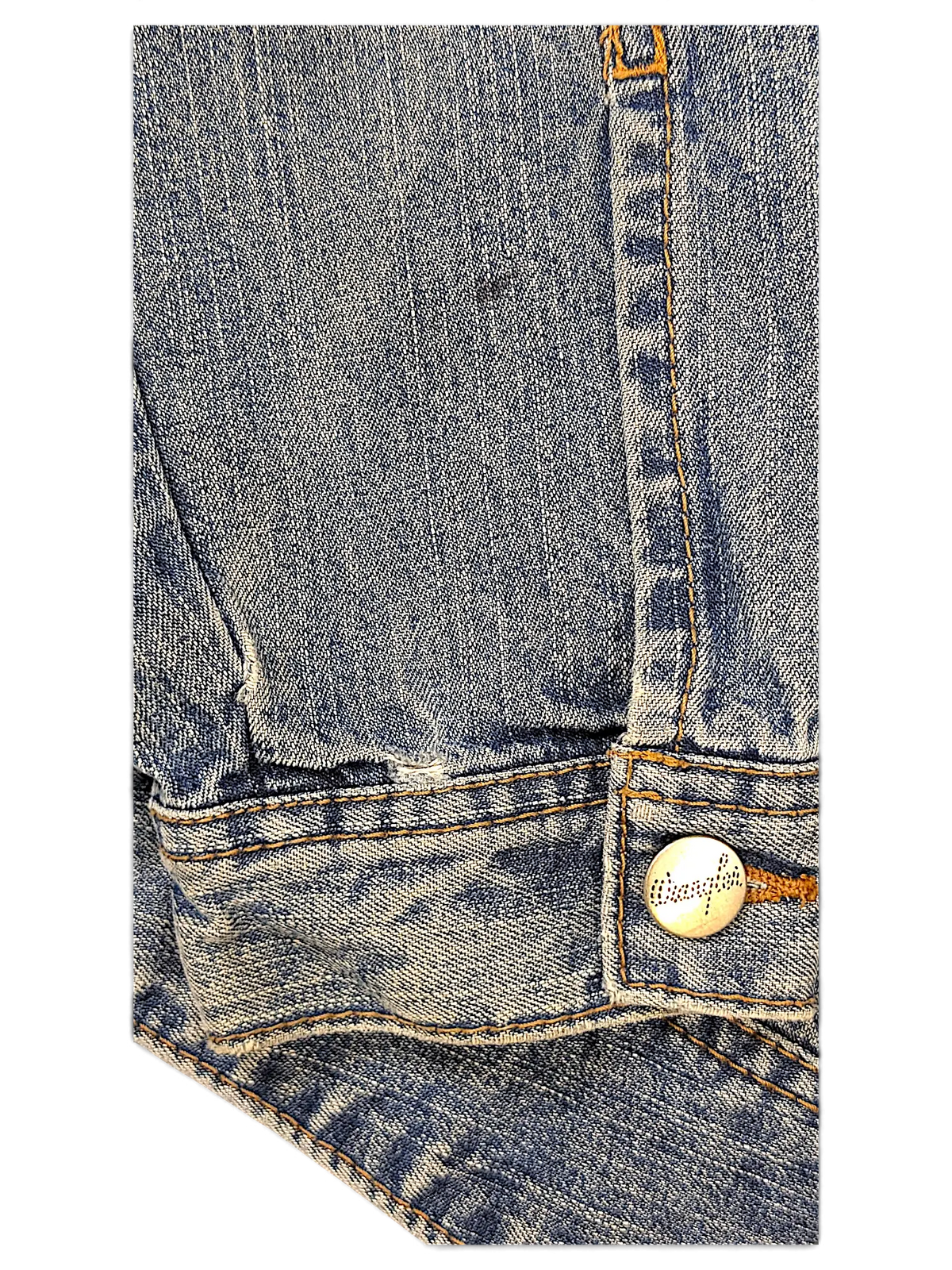 JAKE & IPI Wrangler blues denim jacket featuring a classic blue wash, contrast stitching, and branded metal button.