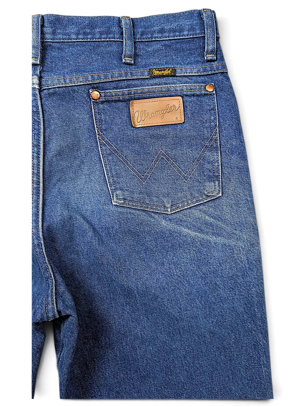 JAKE & IPI Wrangler 936PWD blue denim jeans featuring a classic leather patch and signature W stitching on back pocket