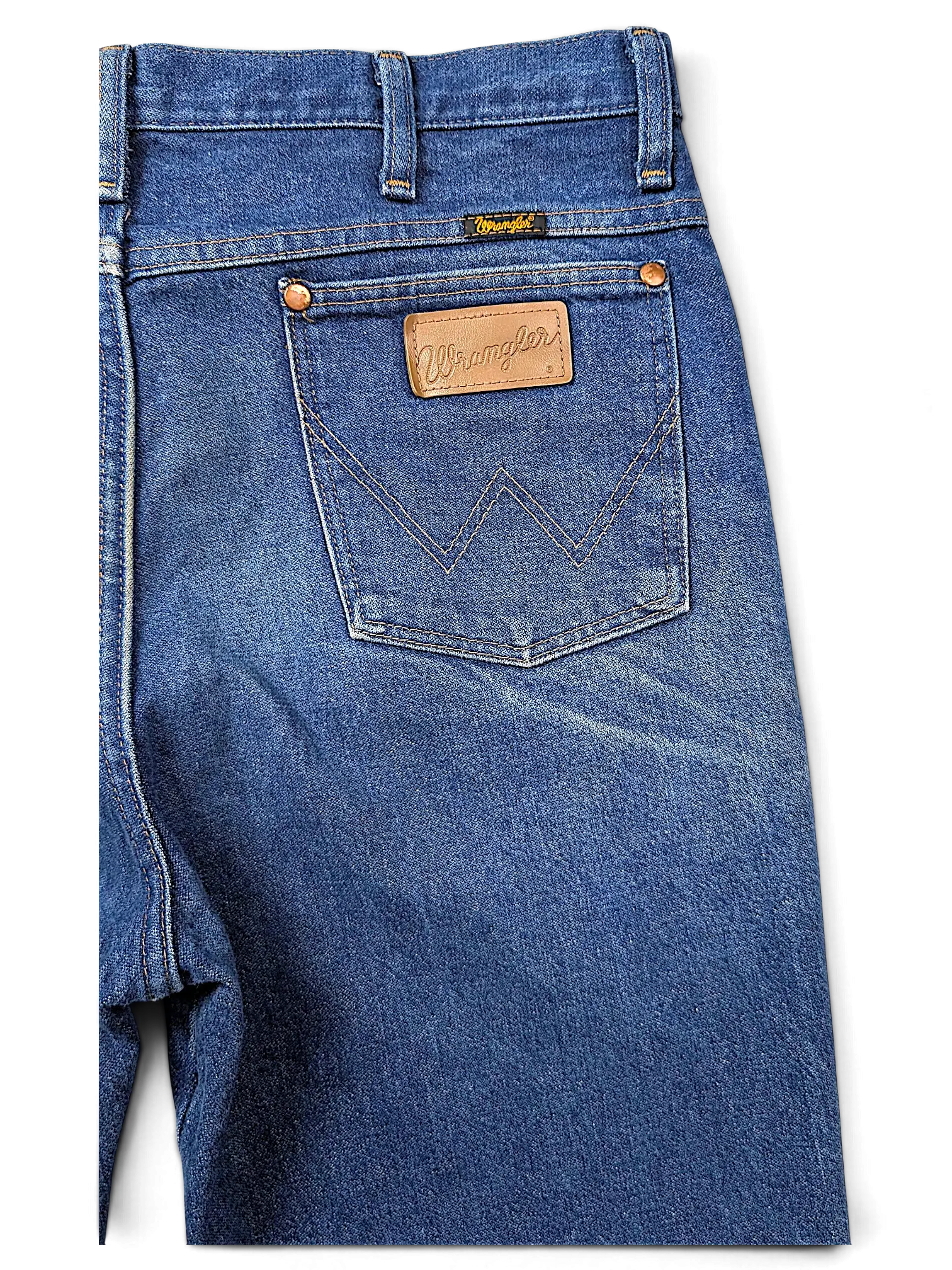 JAKE & IPI Wrangler 936PWD blue denim jeans featuring a classic leather patch and signature W stitching on back pocket