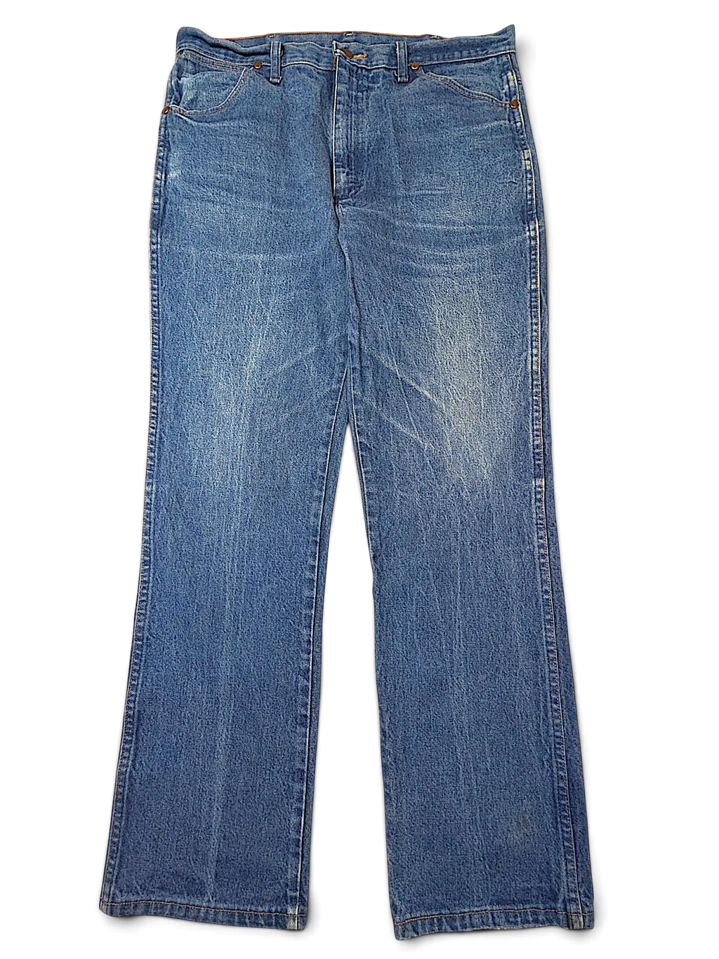 JAKE & IPI Wrangler 936DEN blue denim jeans with a classic slim fit and straight leg design.
