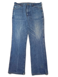 JAKE & IPI Wrangler 936DEN blue denim jeans with a classic slim fit and straight leg design.