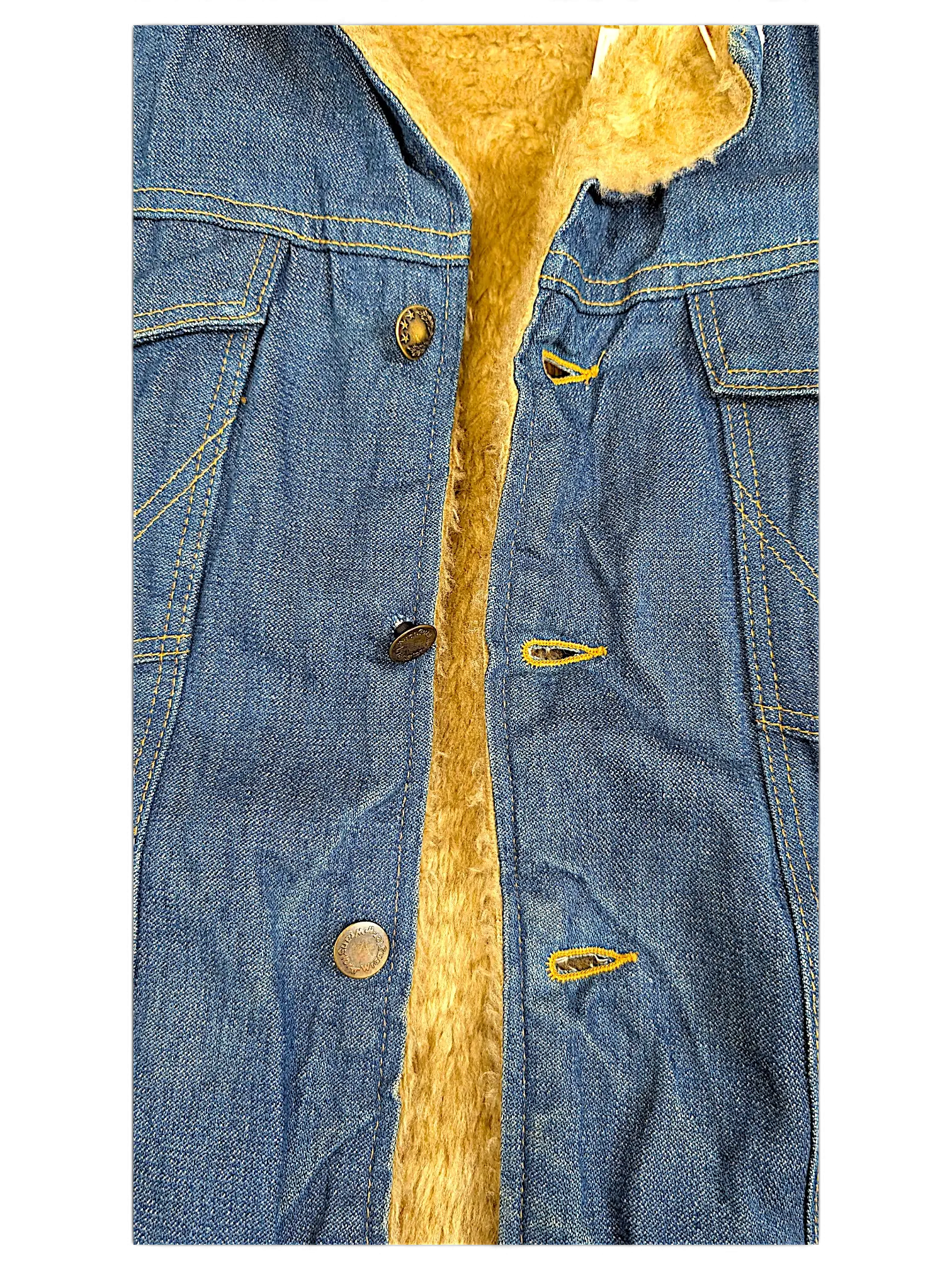 JAKE & IPI vintage Wrangler denim jacket with tan sherpa lining and brass button closure