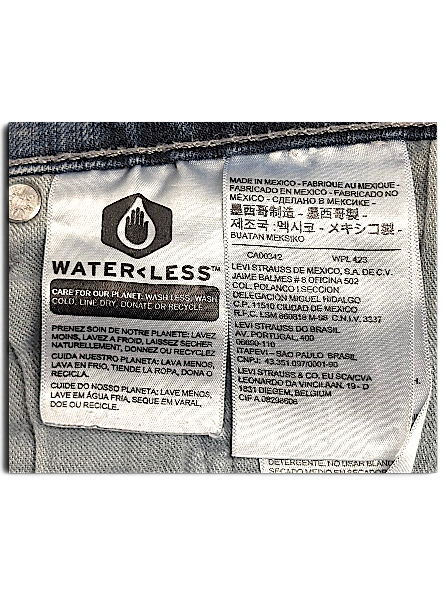 JAKE & IPI Levi’s 505 WaterLess jeans interior care label and origin tag in faded blue denim