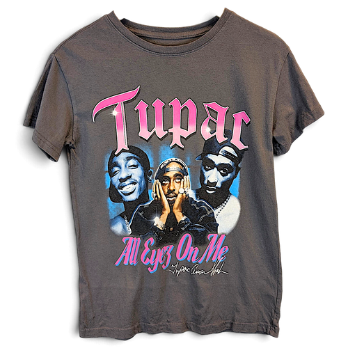 Harmaa 2Pac All Eyez on Me -puuvillat-paita, jossa on vaaleanpunainen ja sininen grafiikkapainatus edessä.