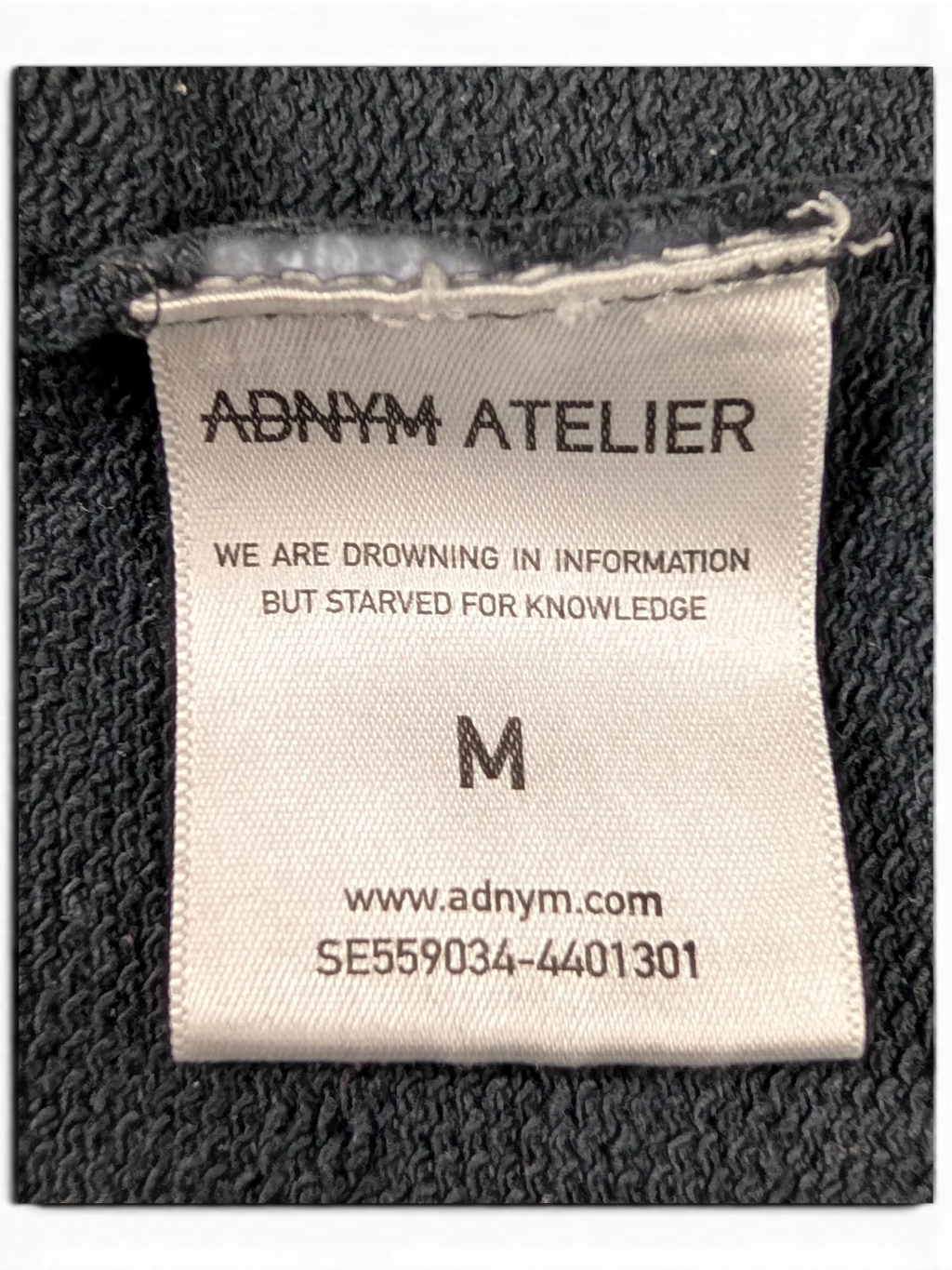 JAKE & IPI Abnym Atelier college sweatshirt size M label with quote We are drowning in information