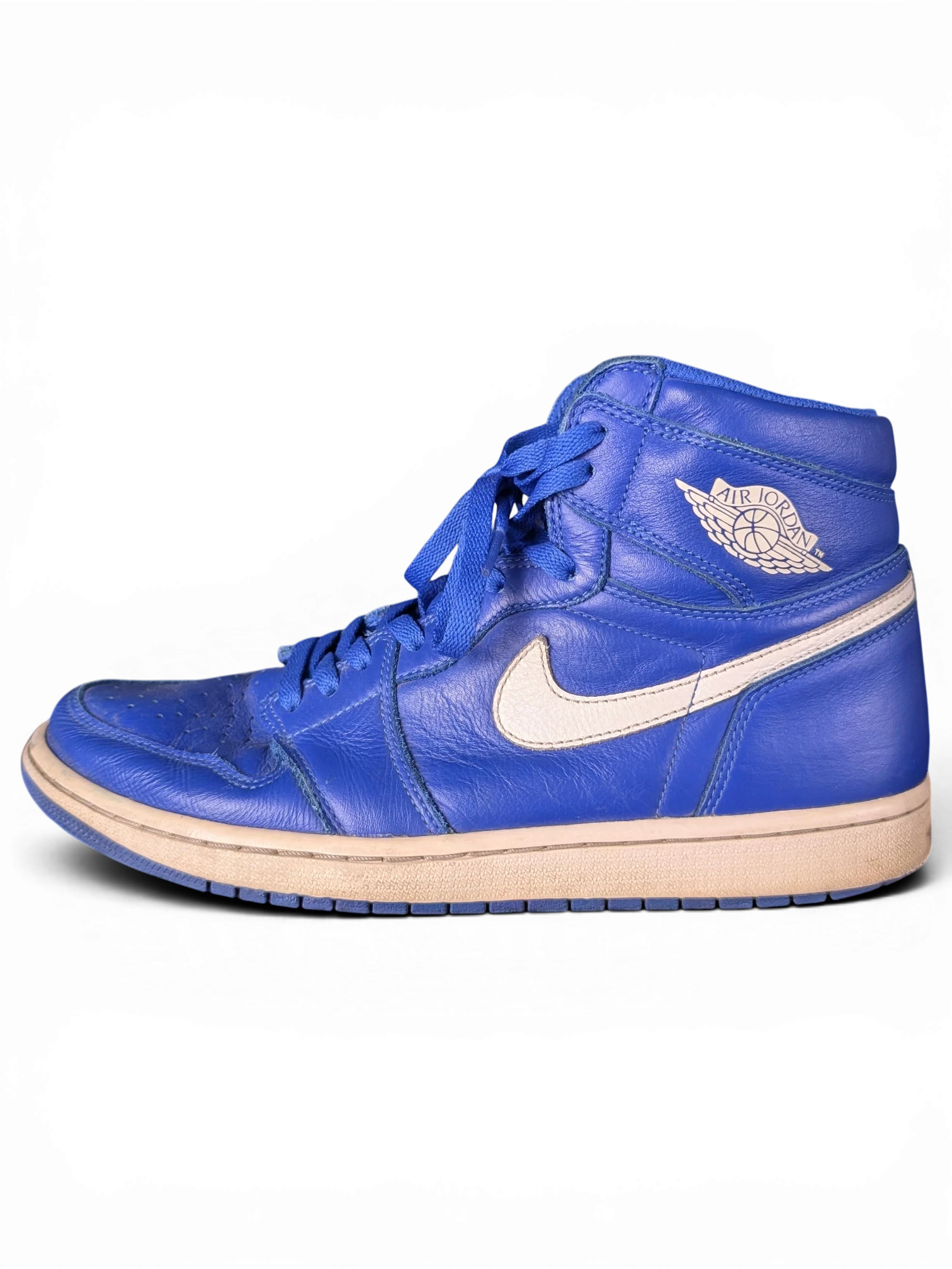 JAKE & IPI Air Jordan 1 Retro High sneakers in blue leather with white swoosh and worn-in vintage aesthetic