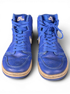 JAKE & IPI Air Jordan 1 Retro High Hyper Royal sneakers in blue leather with white Nike Air branding and worn details.