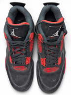 JAKE & IPI pre-owned Air Jordan 4 Red Thunder sneakers in black and red with visible wear on the nubuck upper.