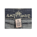 JAKE & IPI Almost Famous koko 11 kulutettujen sinisten farkkujen sisälappu puuvillasekoitetiedoin