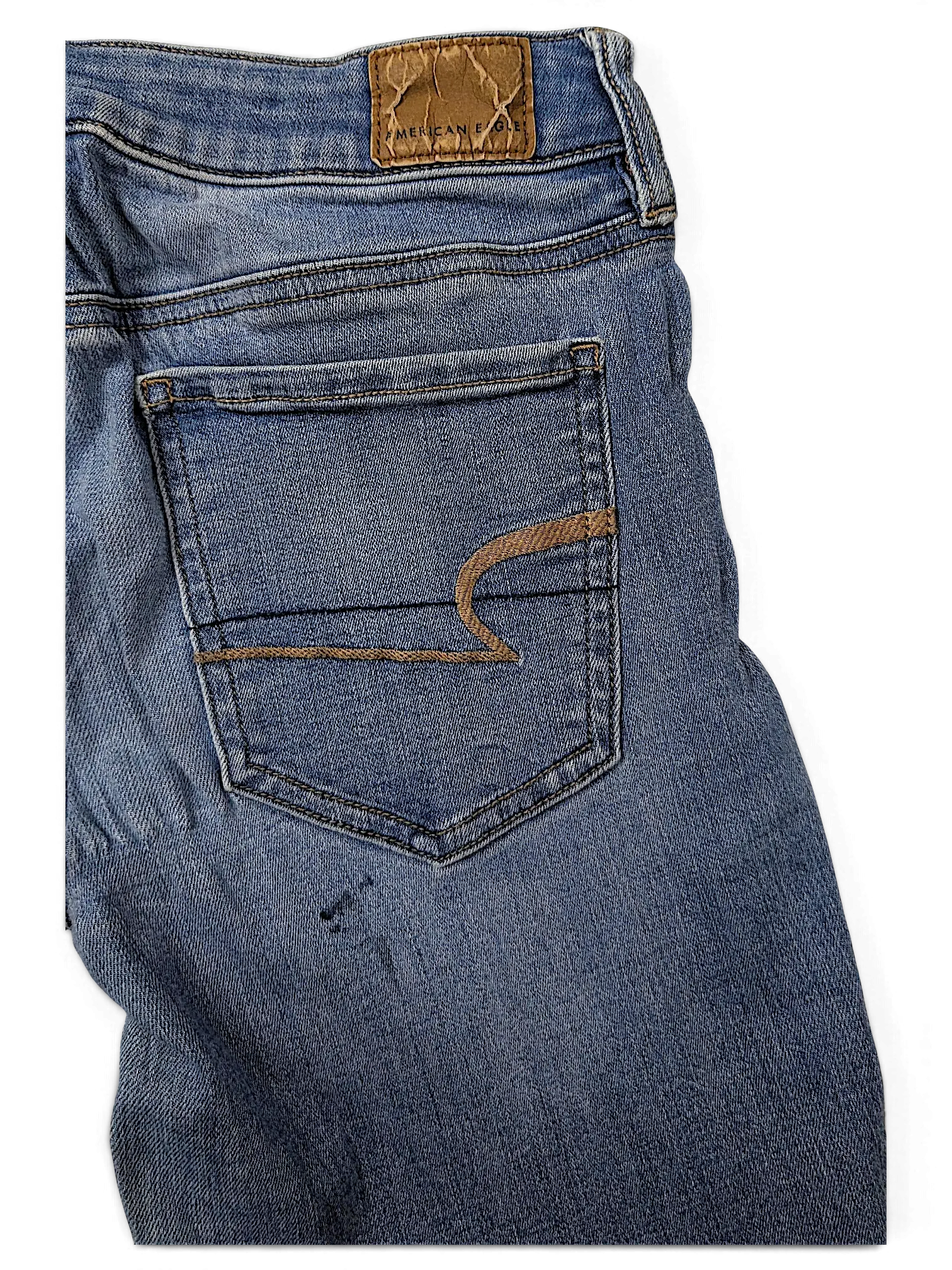 JAKE & IPI American Eagle Outfitters blue denim jeans with back pocket stitching and leather brand patch