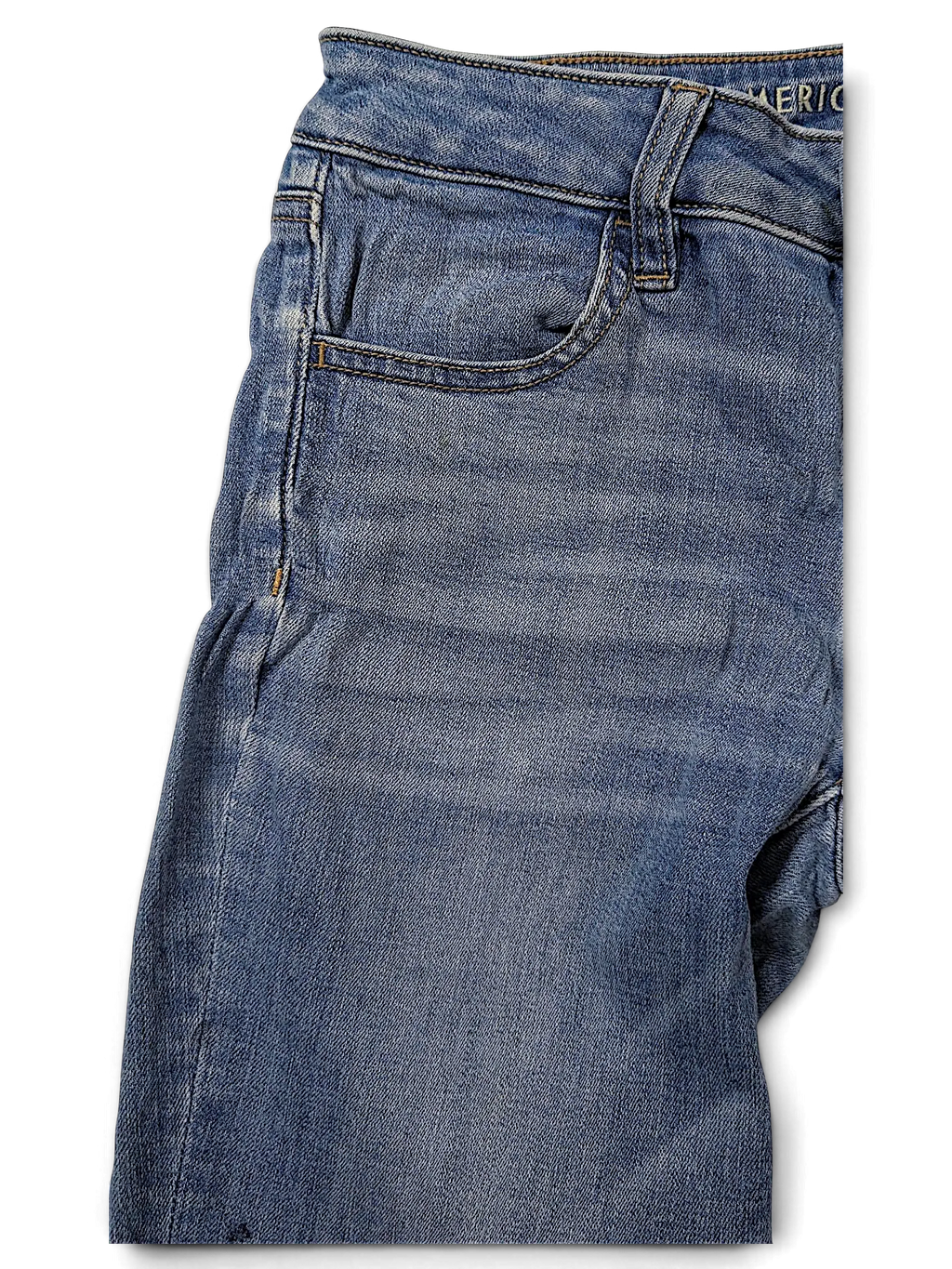 JAKE & IPI American Eagle Outfitters blue denim jeans with a classic five-pocket design and metal button closure.