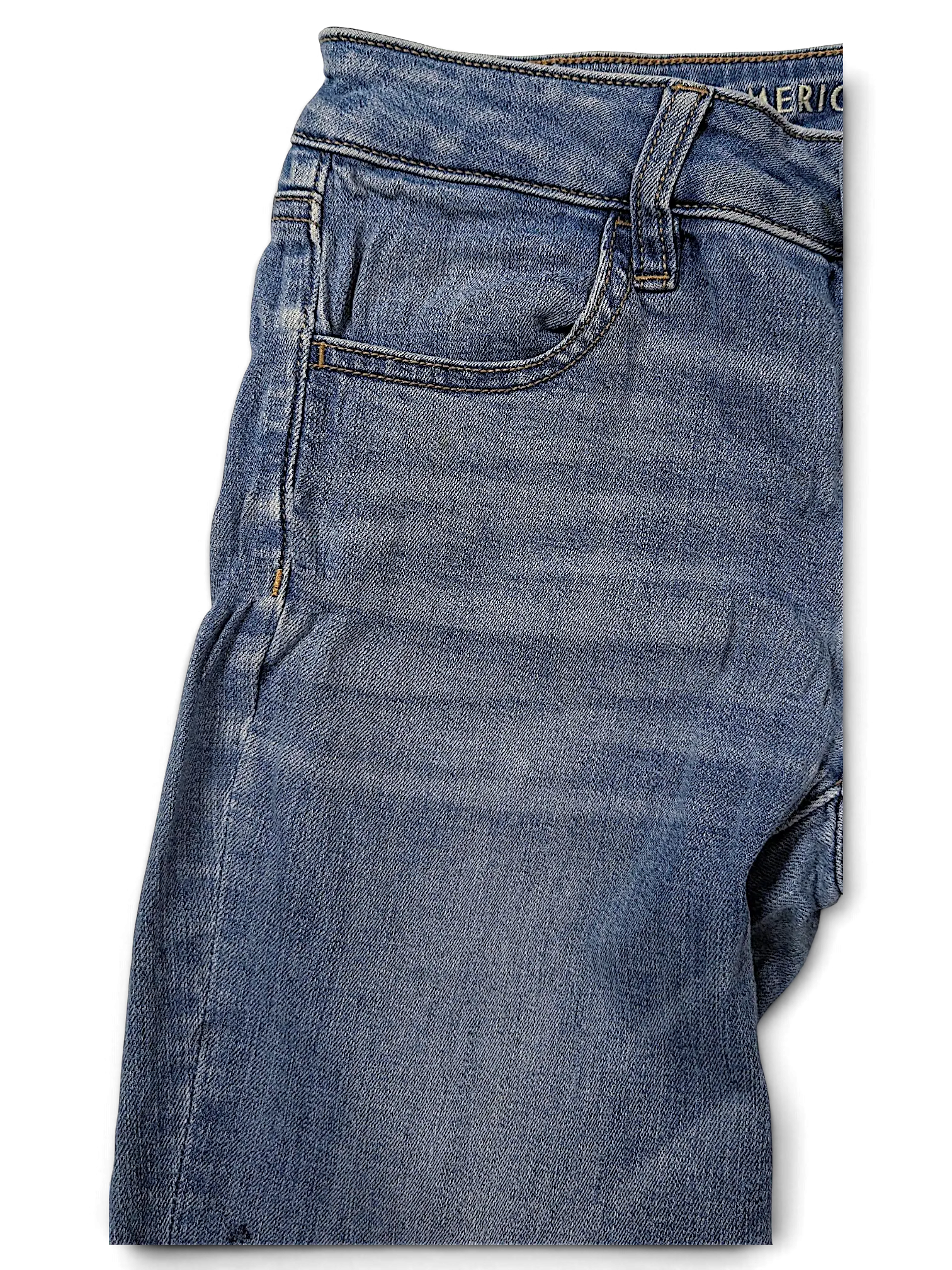 JAKE & IPI American Eagle Outfitters blue denim jeans with a classic five-pocket design and metal button closure.
