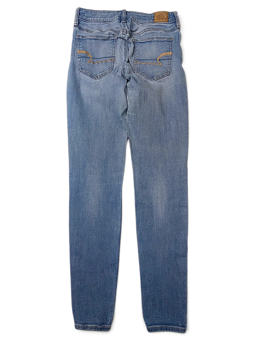 JAKE & IPI American Eagle Outfitters light wash denim jeans with back pockets and long inseam