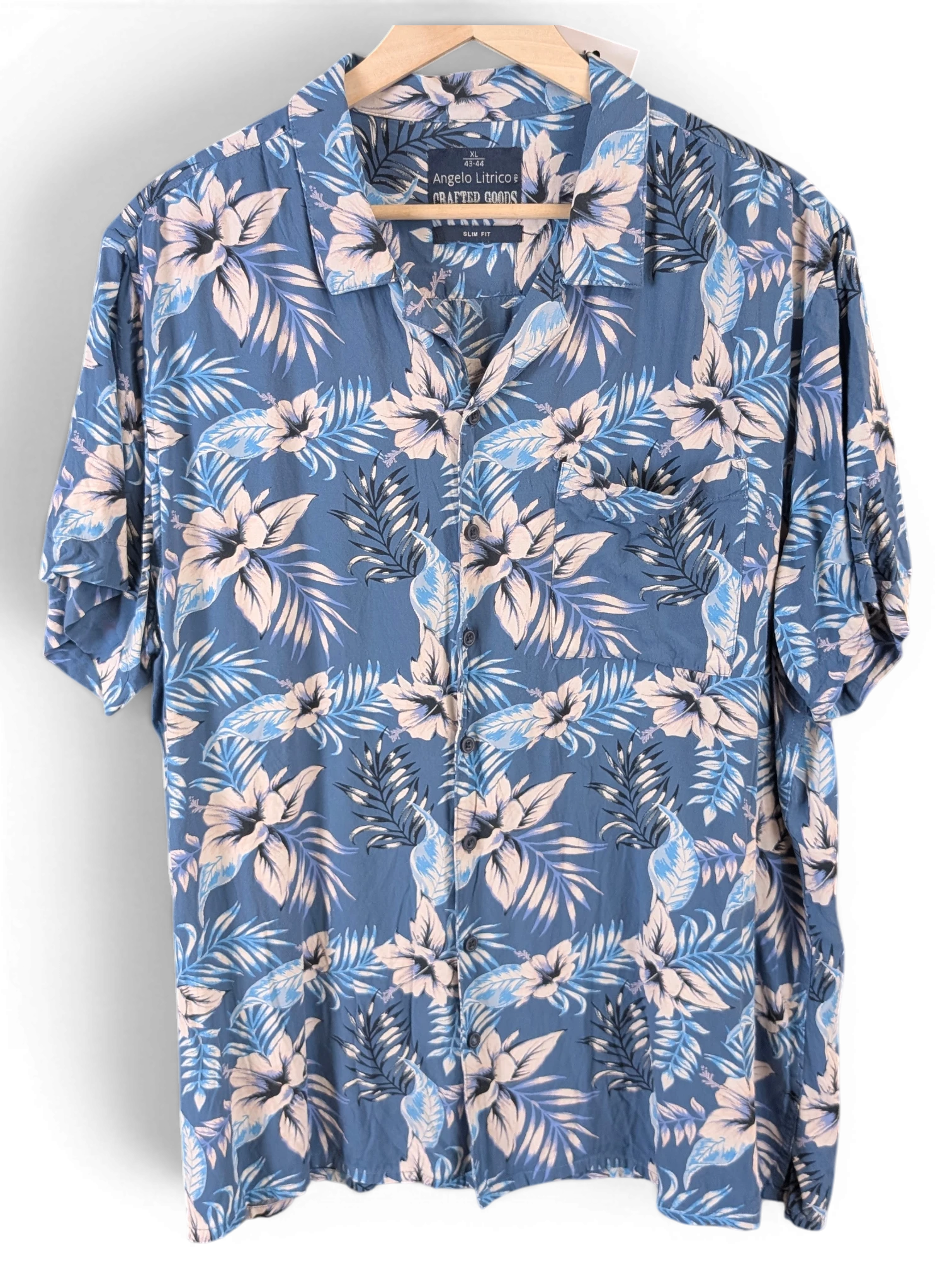 JAKE & IPI Angelo Litrico blue Hawaiian shirt with a floral leaf print, short sleeves, and a slim fit cut.