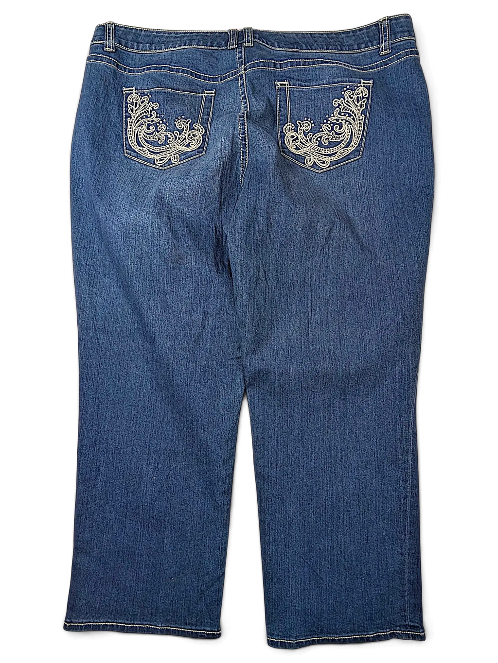 JAKE & IPI APT. 9 plus size blue denim capri jeans with white embroidered swirl detailing on the back pockets