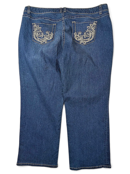 JAKE & IPI APT. 9 plus size blue denim capri jeans with white embroidered swirl detailing on the back pockets
