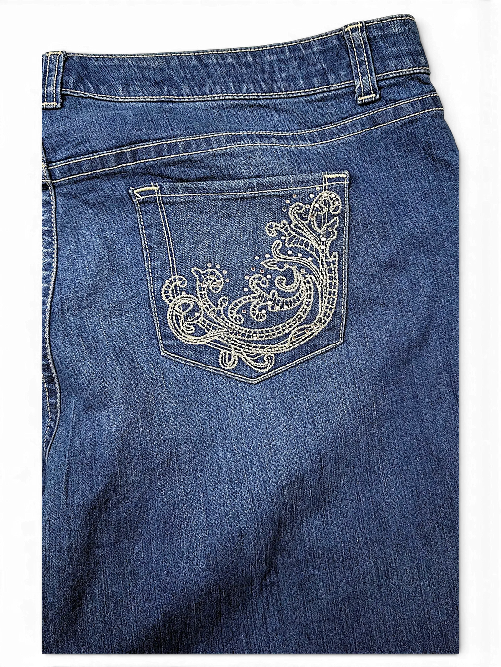 JAKE & IPI APT. 9 plus size capri jeans in dark blue denim with intricate silver embroidery on the back pocket