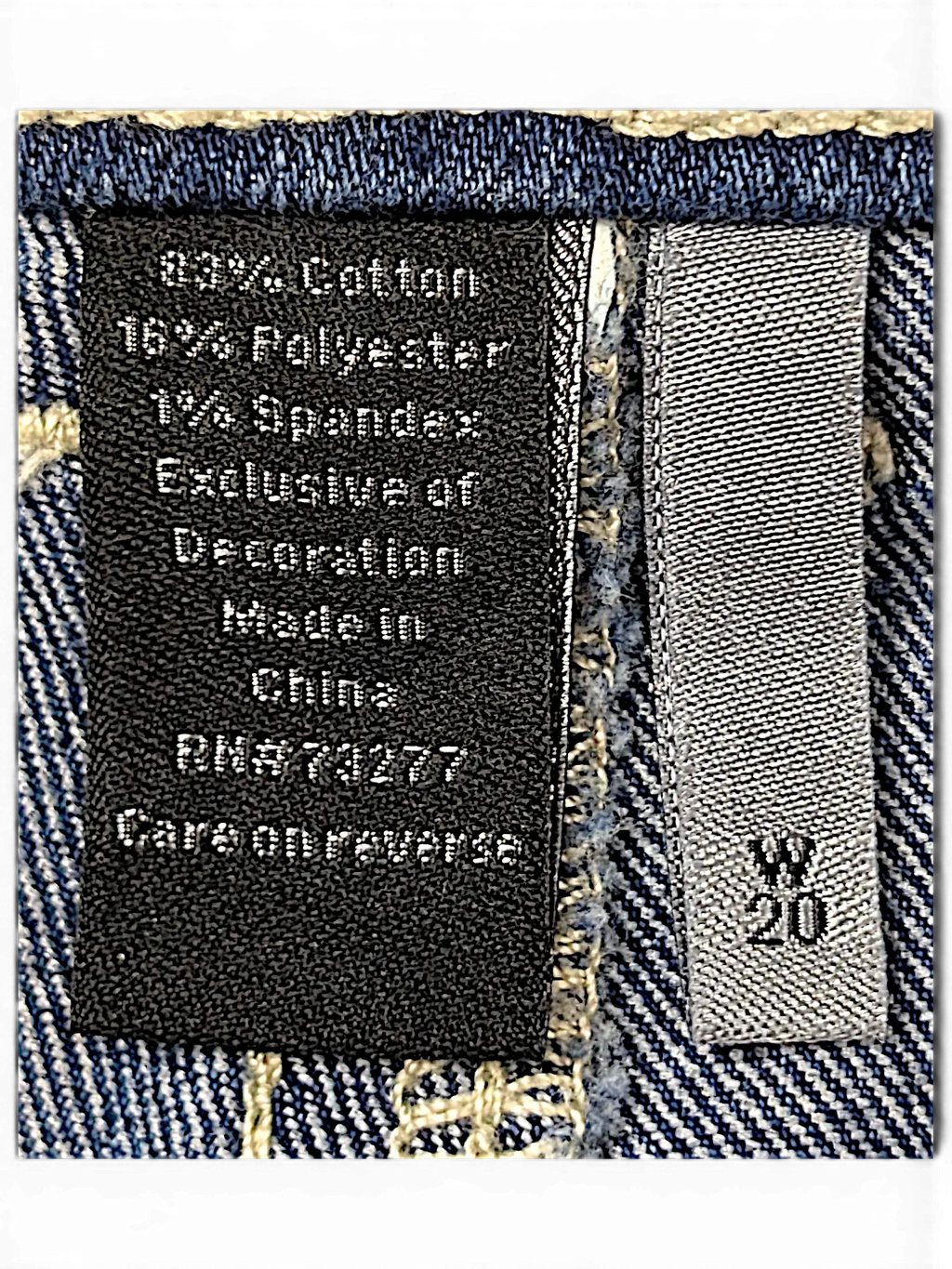 JAKE & IPI APT. 9 Capri jeans size 20W featuring a cotton blend fabric tag with contrast stitching details
