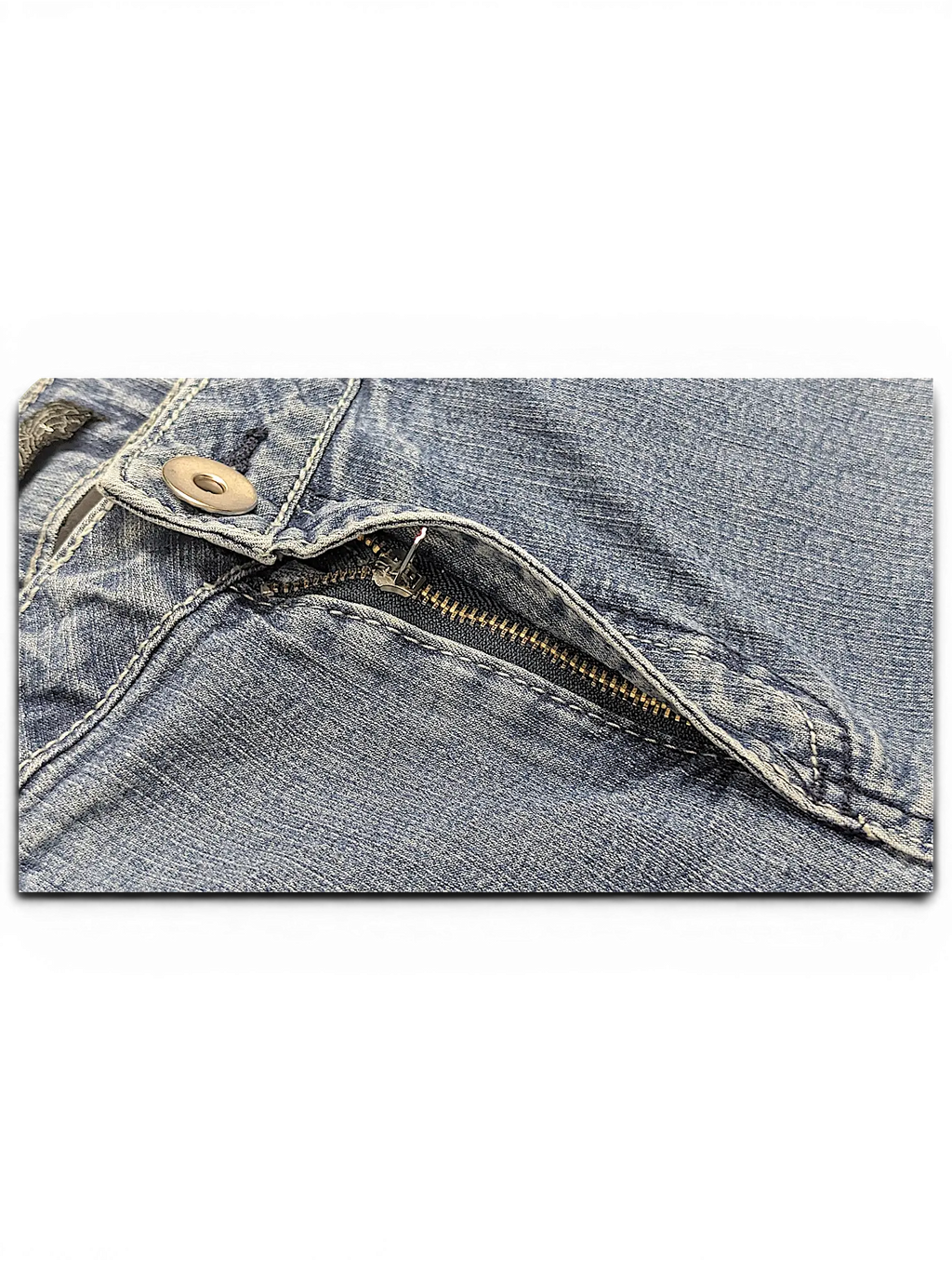 JAKE & IPI Baccini straight leg jeans in blue denim featuring a metal button closure and zipper fly detail.