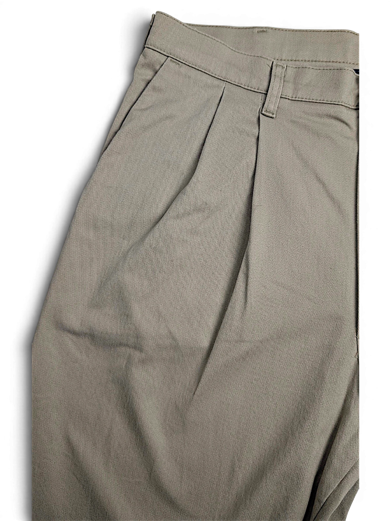 JAKE & IPI vintage beige pleated trousers in stretch cotton with a relaxed straight leg fit.