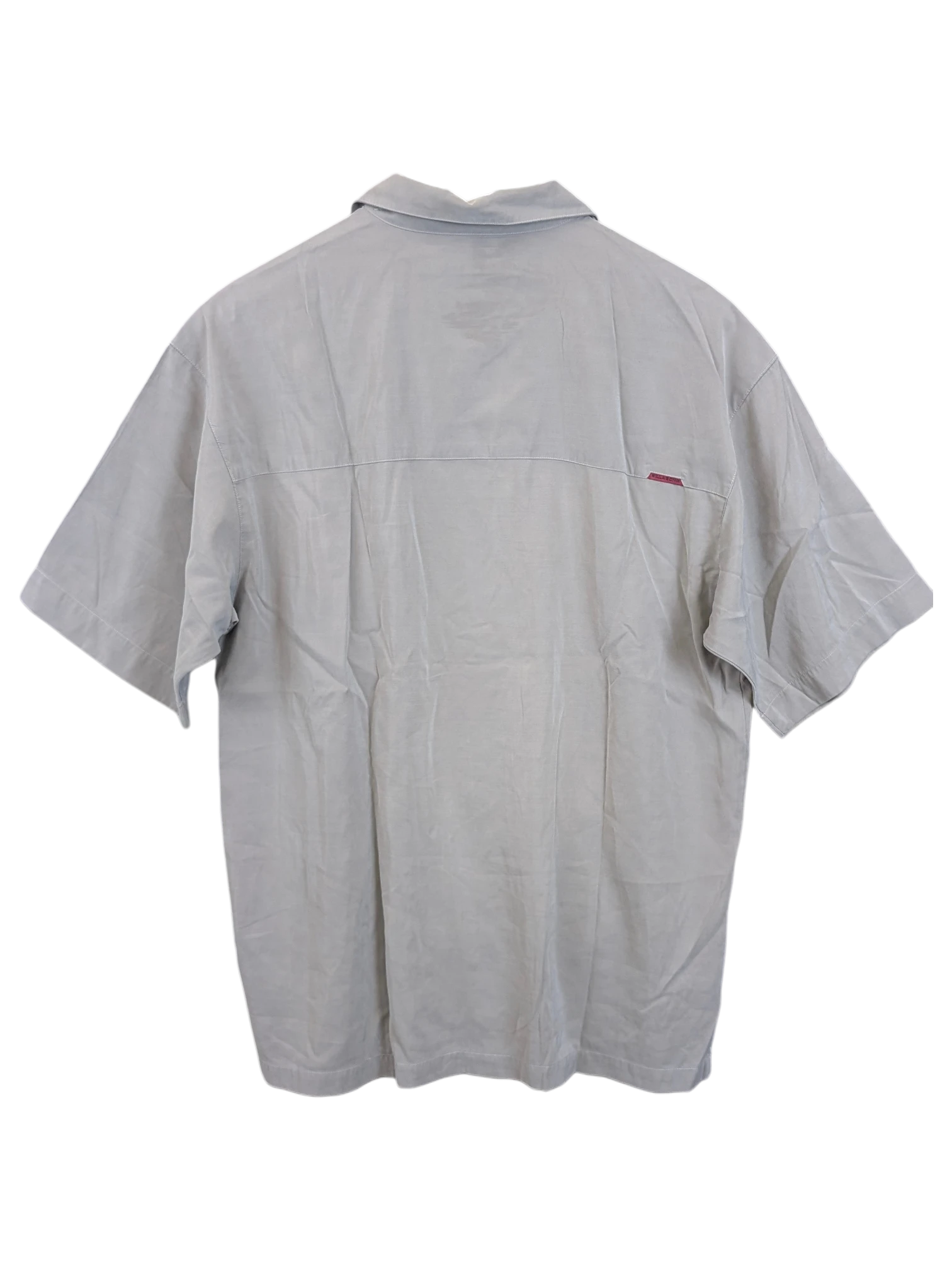 Back view of a JAKE & IPI BillaBong light grey short-sleeve button-down shirt with a small red brand tag.