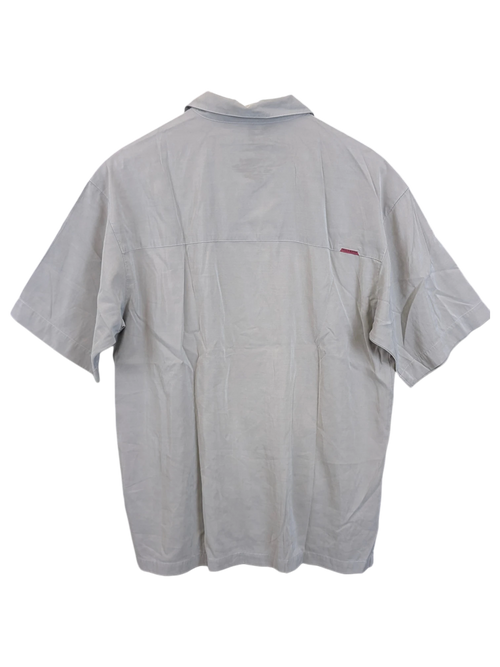 Back view of a JAKE & IPI BillaBong light grey short-sleeve button-down shirt with a small red brand tag.