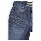 JAKE & IPI BKE Denim Carter 30L tummansiniset farkut whiskeringillä, kontrastitikkauksilla ja kolikkotaskulla.