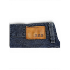 JAKE & IPI BKE Denim Carter 30L tummansiniset farkut, takavyötäröllä ruskea nahkamerkki