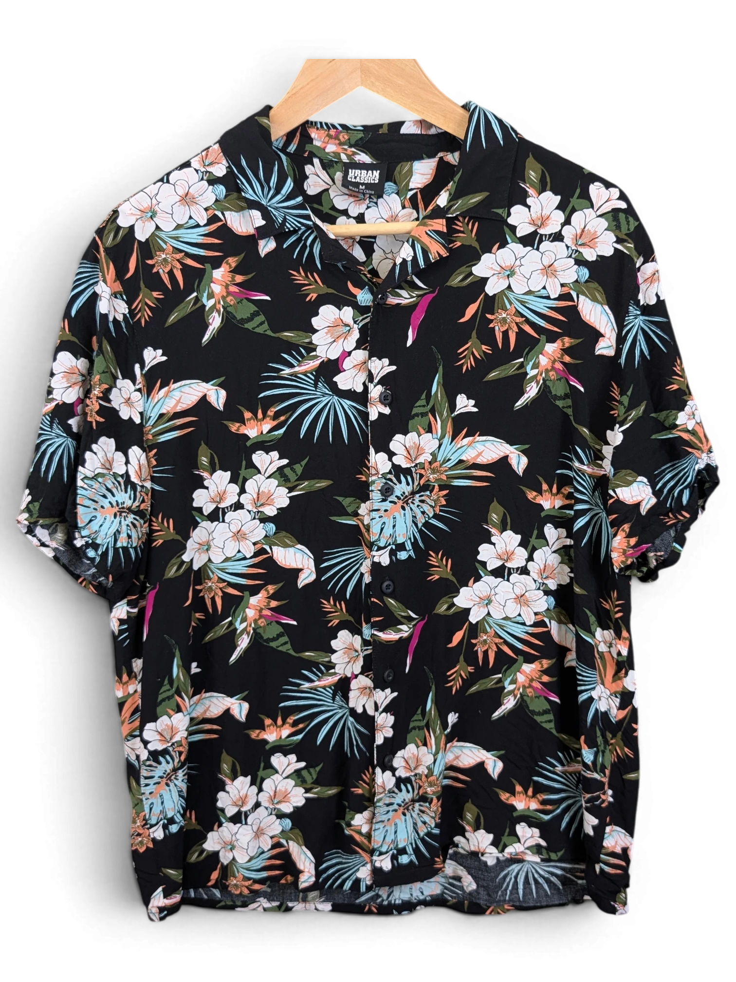JAKE & IPI Urban Classics black short-sleeve Hawaiian shirt with white and teal floral tropical print