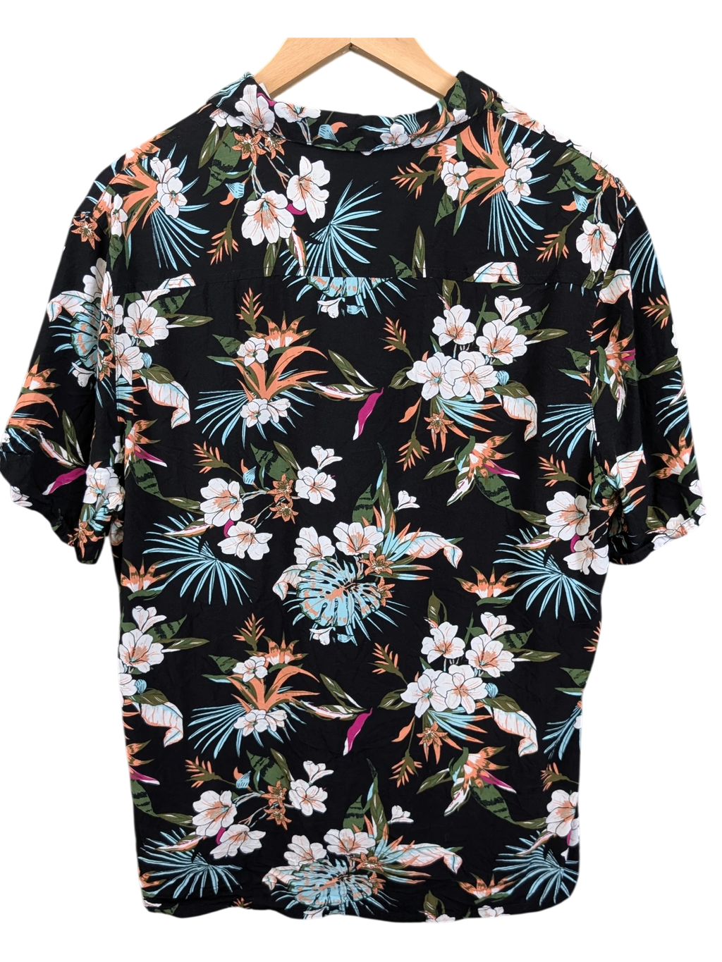 JAKE & IPI Urban Classics Hawaiian shirt featuring a black base with a vibrant tropical floral print