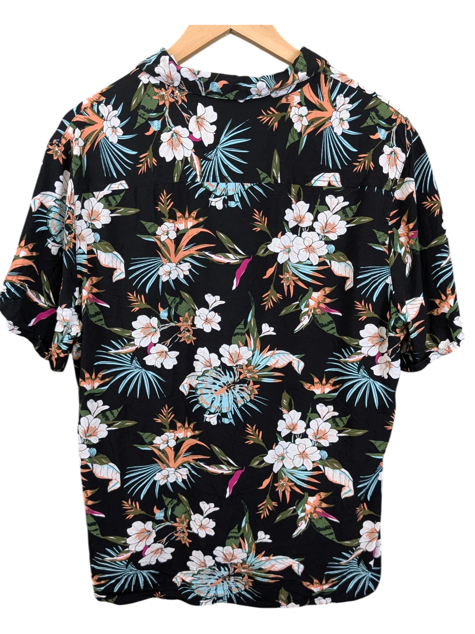 JAKE & IPI Urban Classics Hawaiian shirt featuring a black base with a vibrant tropical floral print
