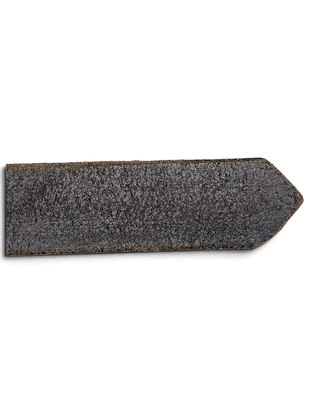 Close-up of the textured black leather tip of a JAKE & IPI belt made in Italy
