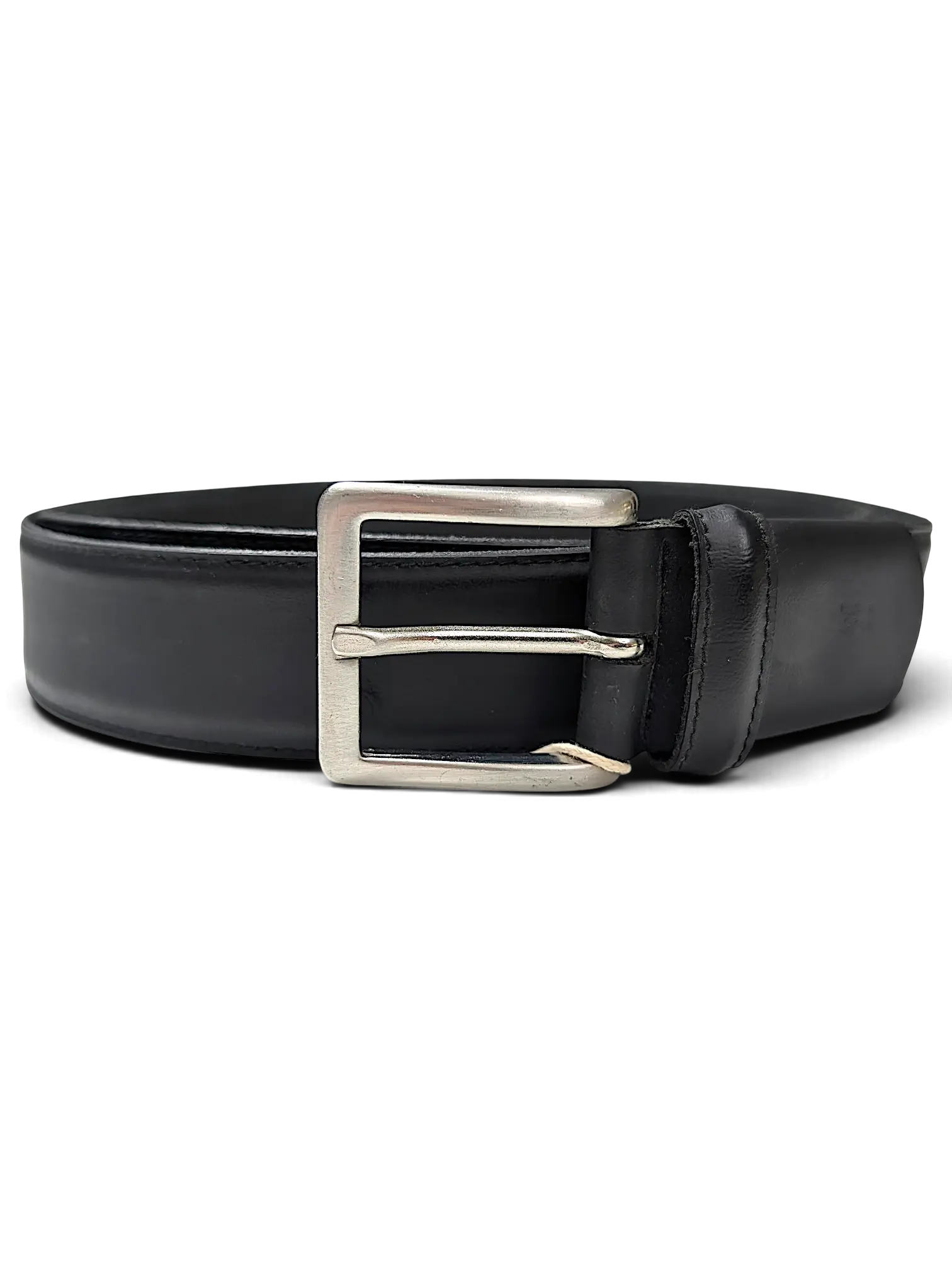 JAKE & IPI black leather belt featuring a classic silver-toned metal buckle on a smooth strap