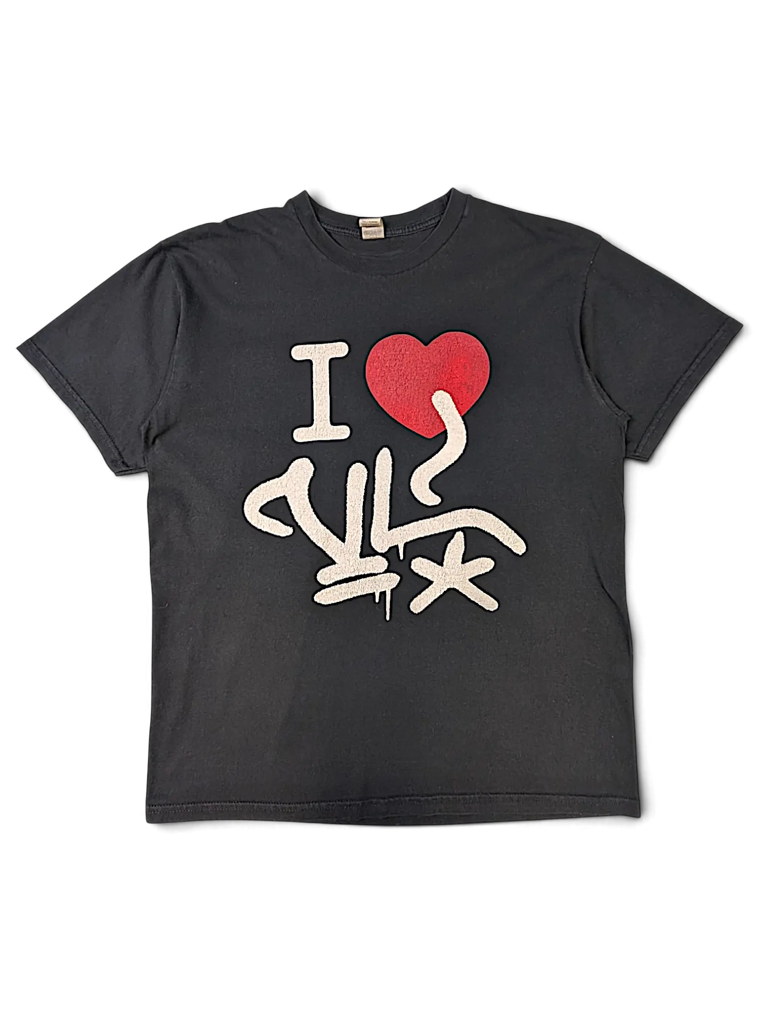JAKE & IPI black cotton IBE Vitunleija t-shirt featuring a red heart and white graffiti-style graphic print