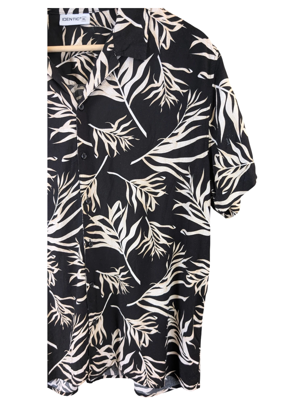 JAKE & IPI Identic Hawaiian shirt in black with a white tropical leaf print, featuring a classic collar and buttons.