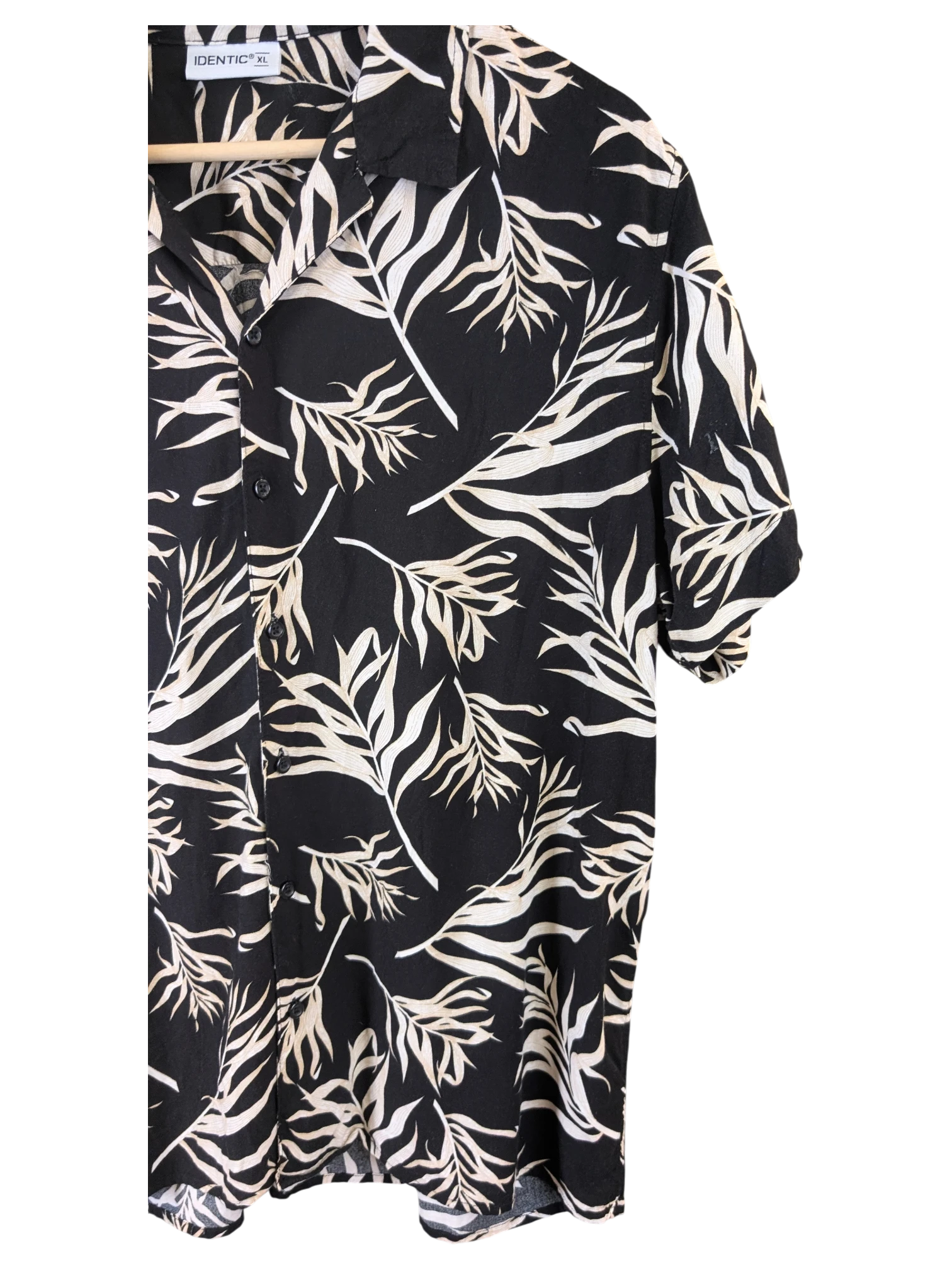 JAKE & IPI Identic Hawaiian shirt in black with a white tropical leaf print, featuring a classic collar and buttons.