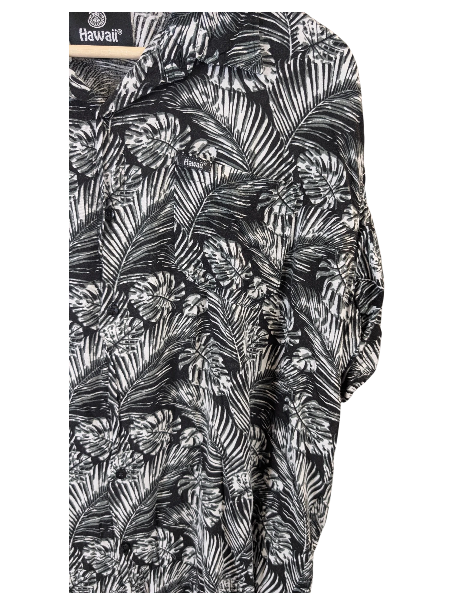 JAKE & IPI black and white Hawaiian shirt featuring a tropical palm leaf print and a button-down collar.