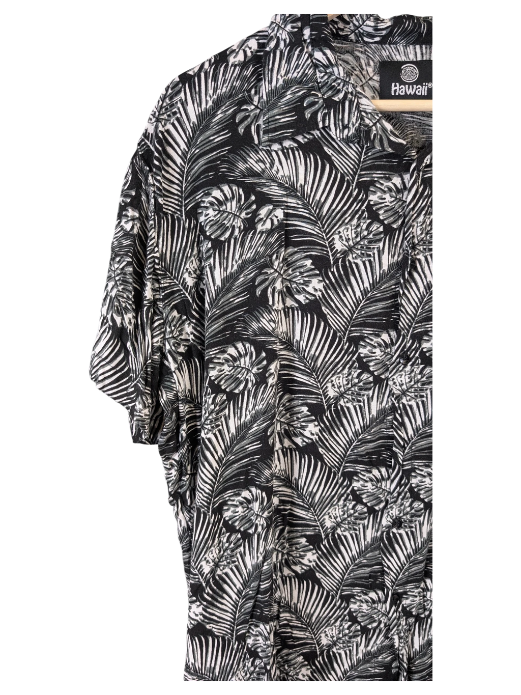 JAKE & IPI black and white Hawaiian shirt featuring a tropical palm leaf print and a classic collar.