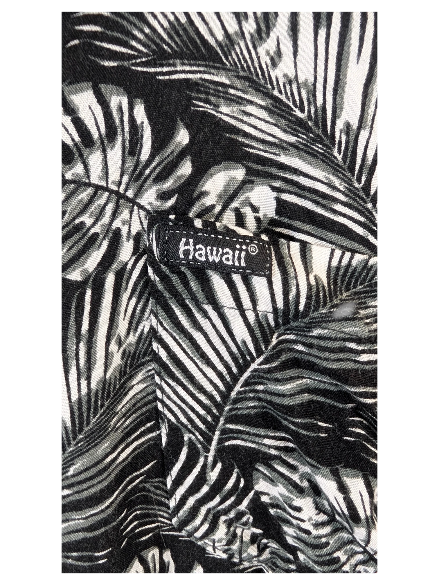 JAKE & IPI black and white Hawaiian shirt featuring a detailed tropical palm leaf print and a Hawaii brand tag.